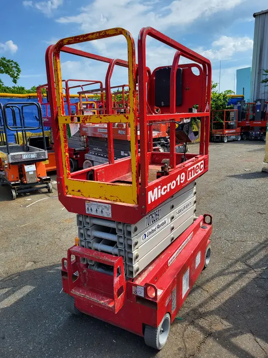 2018 MEC MICRO 19 Scissor Lift