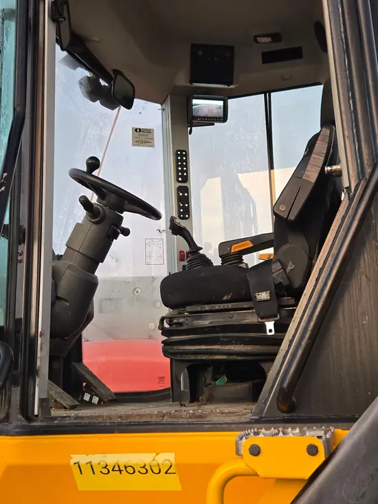 2022 JCB 427 Wheel Loader