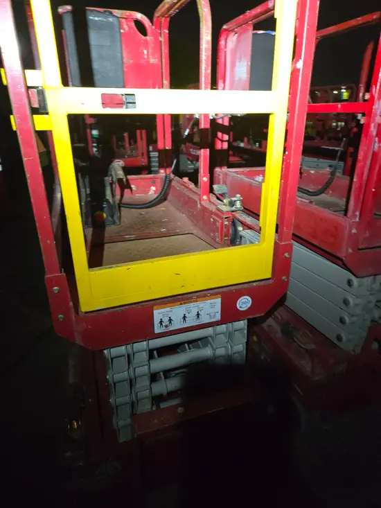 2019 MEC MICRO 19 Scissor Lift