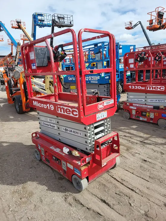 2017 MEC MICRO 19 Scissor Lift