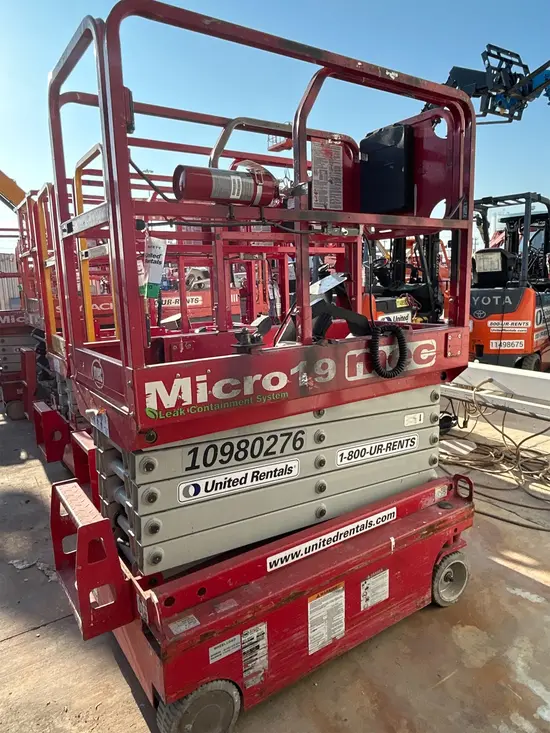 2019 MEC MICRO 19 Scissor Lift