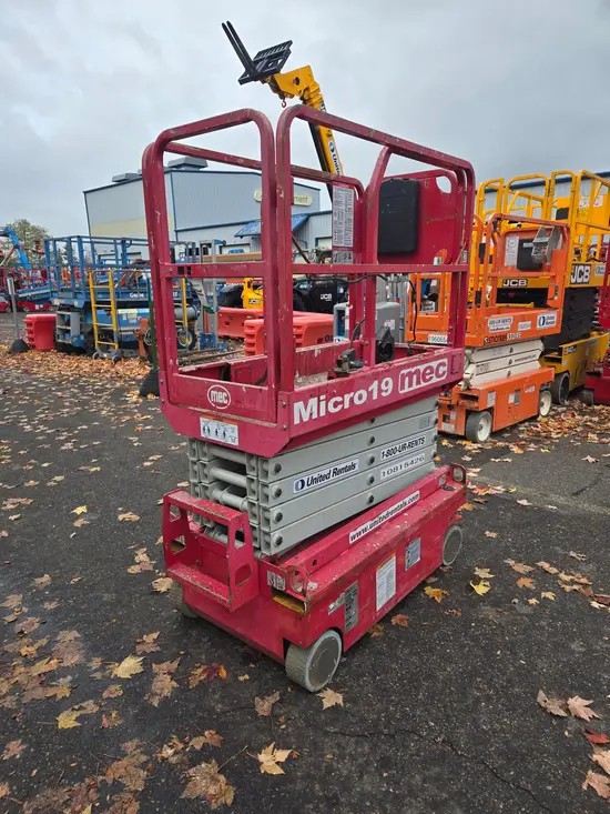 2018 MEC MICRO 19 Scissor Lift