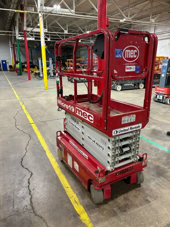 2018 MEC MICRO 19 Scissor Lift