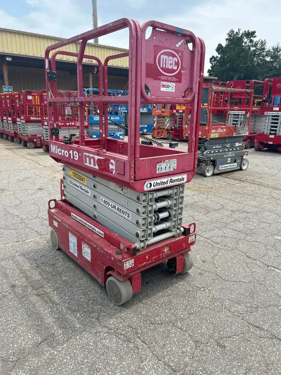 2018 MEC MICRO 19 Scissor Lift