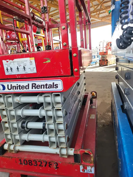 2018 MEC MICRO 19 Scissor Lift
