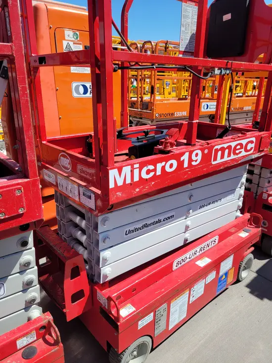 2018 MEC MICRO 19 Scissor Lift