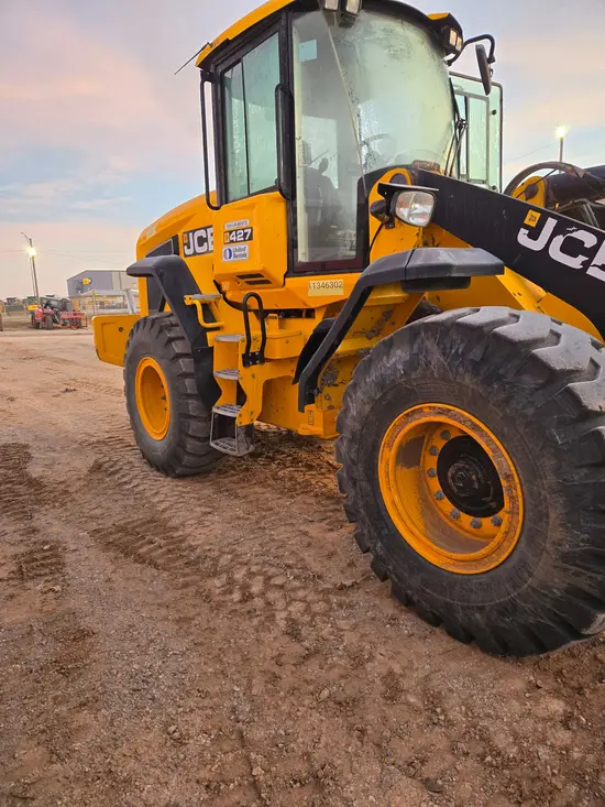 2022 JCB 427 Wheel Loader