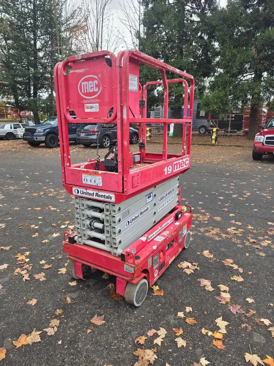2018 MEC MICRO 19 Scissor Lift