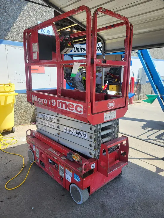 2019 MEC MICRO 19 Scissor Lift