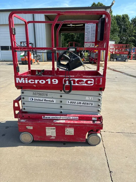 2018 MEC MICRO 19 Scissor Lift