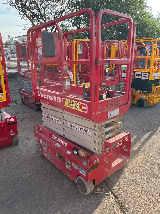 2018 MEC MICRO 19 Scissor Lift