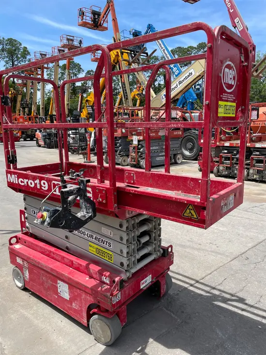 2017 MEC MICRO 19 Scissor Lift