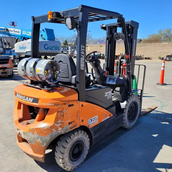 2022 Doosan G25P-7DF Warehouse Forklift