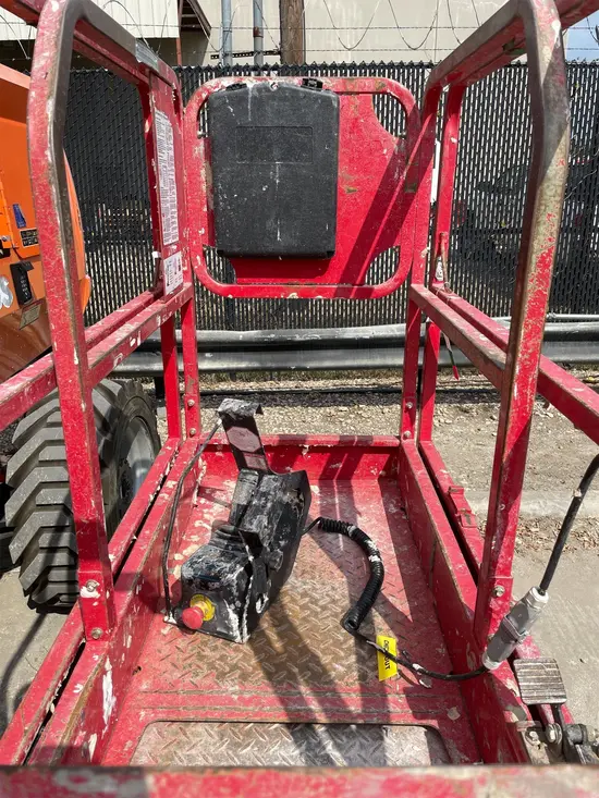 2019 MEC MICRO 19 Scissor Lift