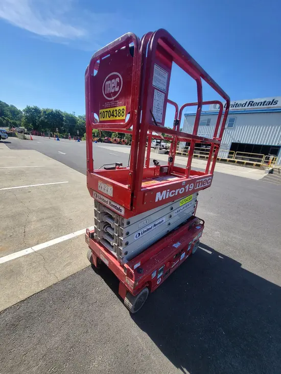 2017 MEC MICRO 19 Scissor Lift
