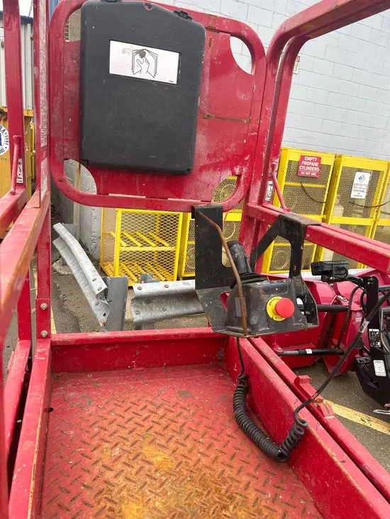 2018 MEC MICRO 19 Scissor Lift