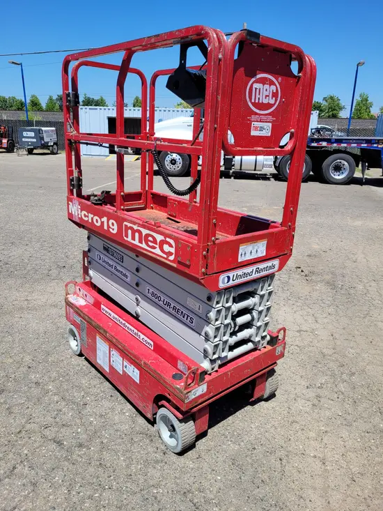 2018 MEC MICRO 19 Scissor Lift