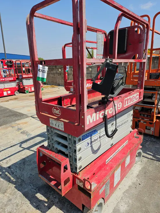2018 MEC MICRO 19 Scissor Lift