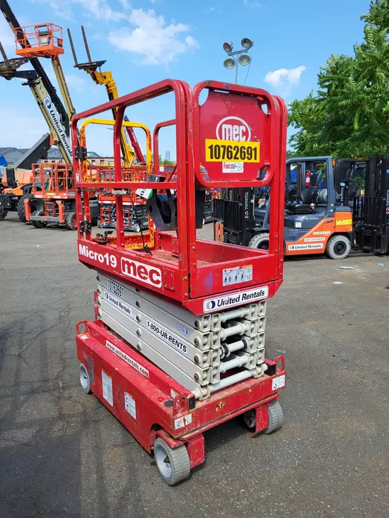 2018 MEC MICRO 19 Scissor Lift