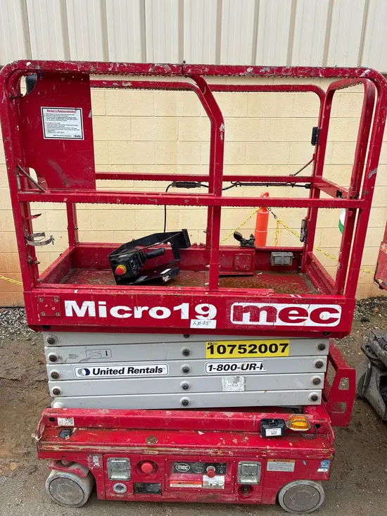 2018 MEC MICRO 19 Scissor Lift