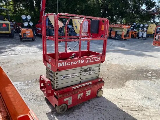2018 MEC MICRO 19 Scissor Lift