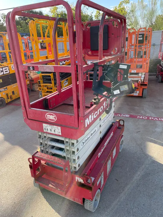 2018 MEC MICRO 19 Scissor Lift