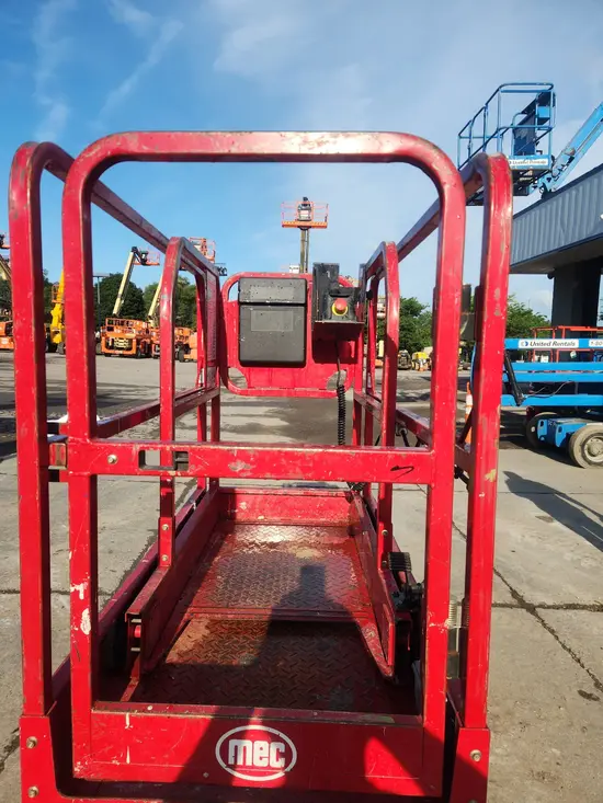2018 MEC MICRO 19 Scissor Lift
