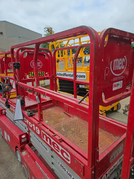 2018 MEC MICRO 19 Scissor Lift