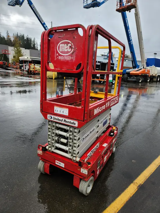 2017 MEC MICRO 19 Scissor Lift