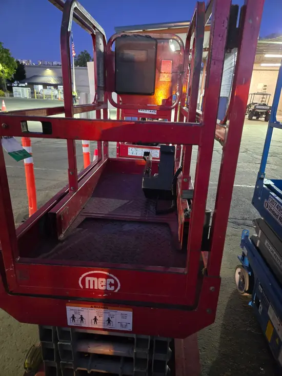 2019 MEC MICRO 19 Scissor Lift