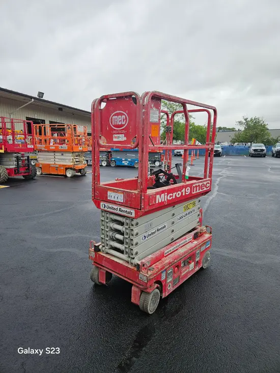 2018 MEC MICRO 19 Scissor Lift