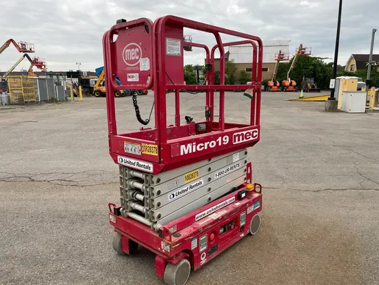 2018 MEC MICRO 19 Scissor Lift