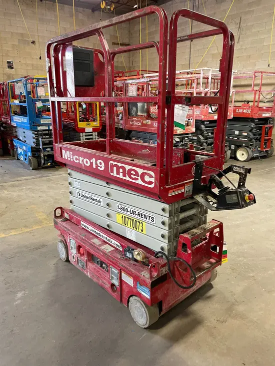 2018 MEC MICRO 19 Scissor Lift