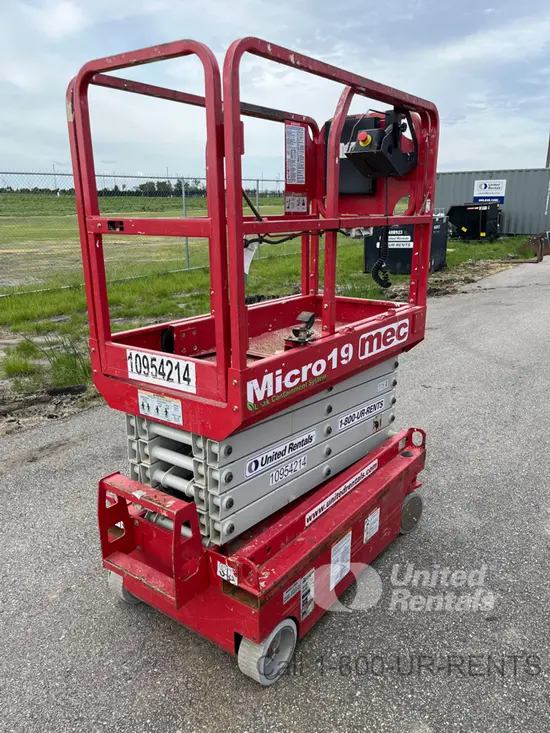 2019 MEC MICRO 19 Scissor Lift