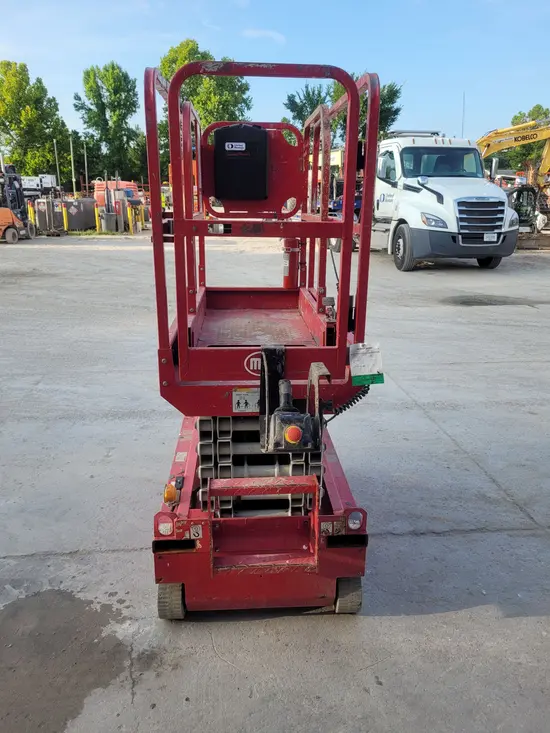 2018 MEC MICRO 19 Scissor Lift