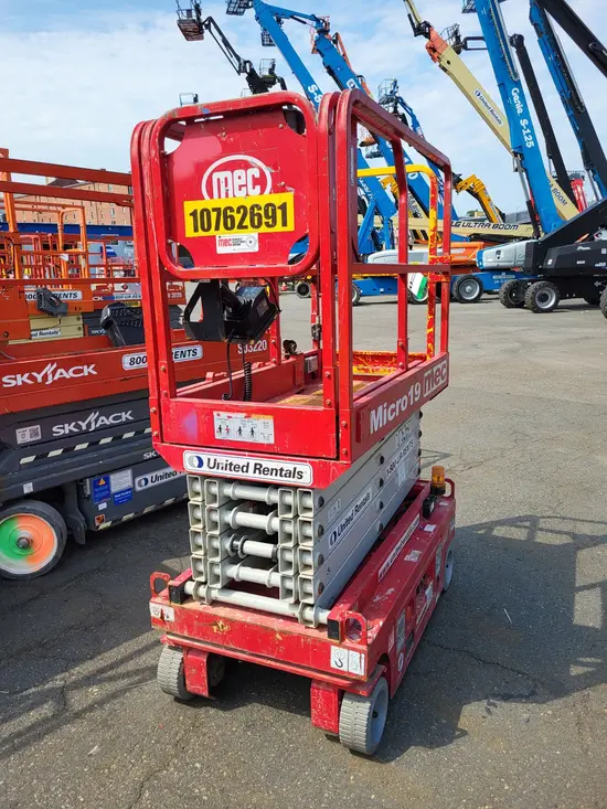 2018 MEC MICRO 19 Scissor Lift