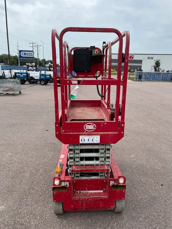 2018 MEC MICRO 19 Scissor Lift