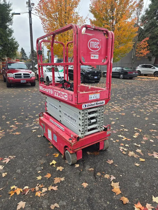 2018 MEC MICRO 19 Scissor Lift