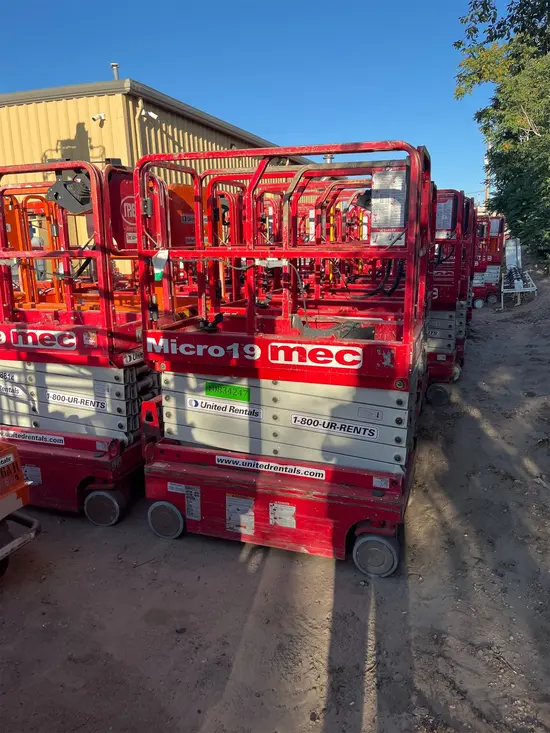 2018 MEC MICRO 19 Scissor Lift