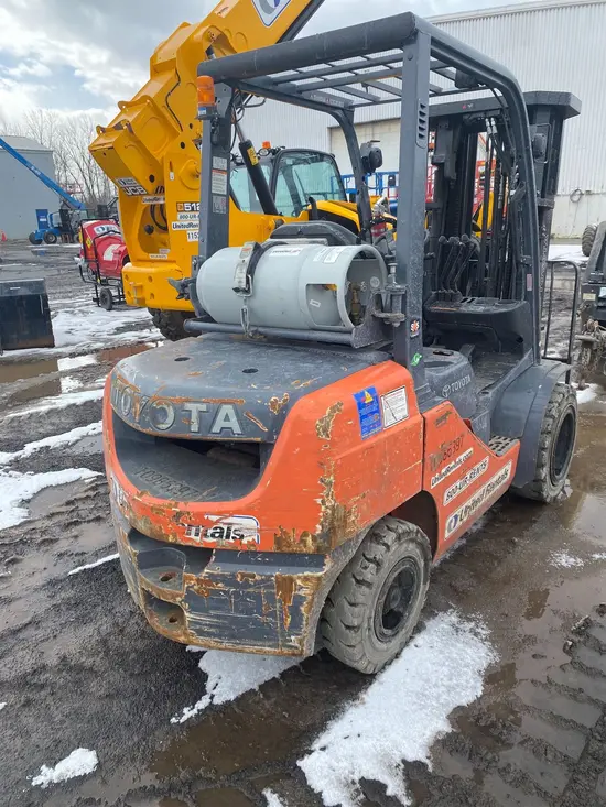 2019 Toyota 8FGU30 Warehouse Forklift