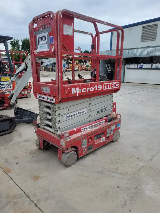2018 MEC MICRO 19 Scissor Lift