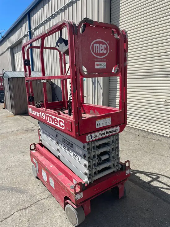 2018 MEC MICRO 19 Scissor Lift