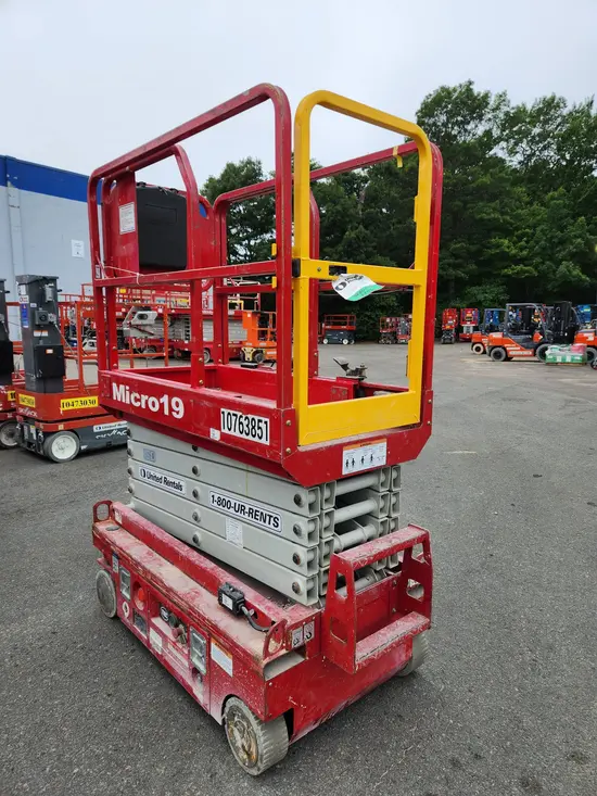 2018 MEC MICRO 19 Scissor Lift