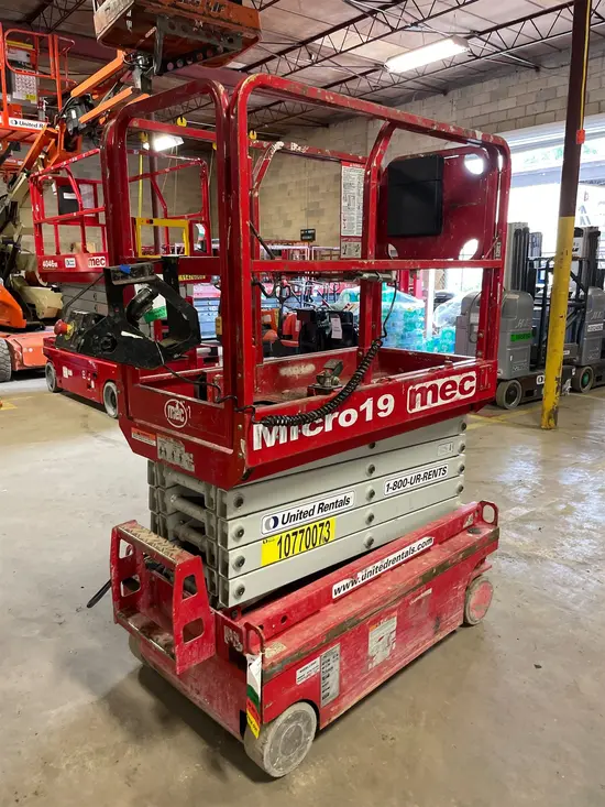 2018 MEC MICRO 19 Scissor Lift