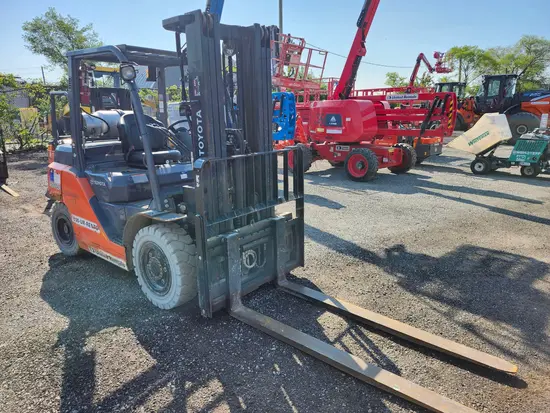 2019 Toyota 8FG35U Warehouse Forklift