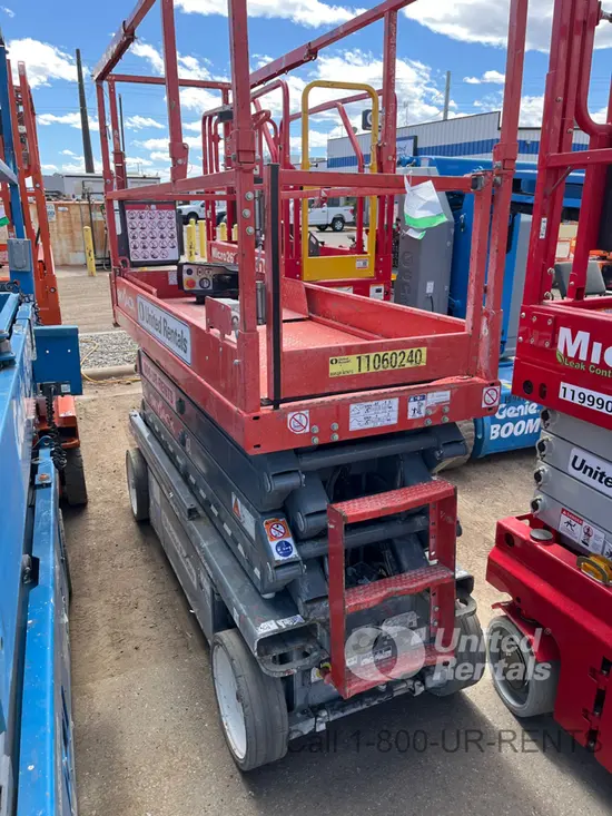 2017 MEC MICRO 19 Scissor Lift