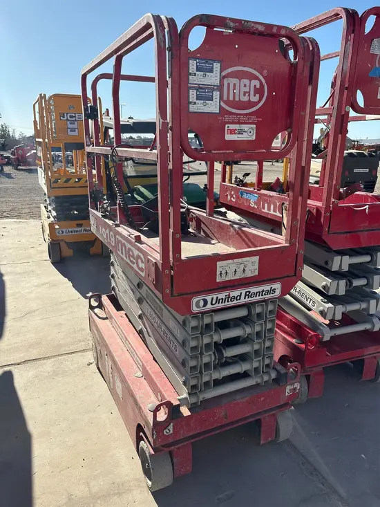 2019 MEC MICRO 19 Scissor Lift