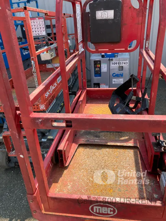 2018 MEC MICRO 19 Scissor Lift