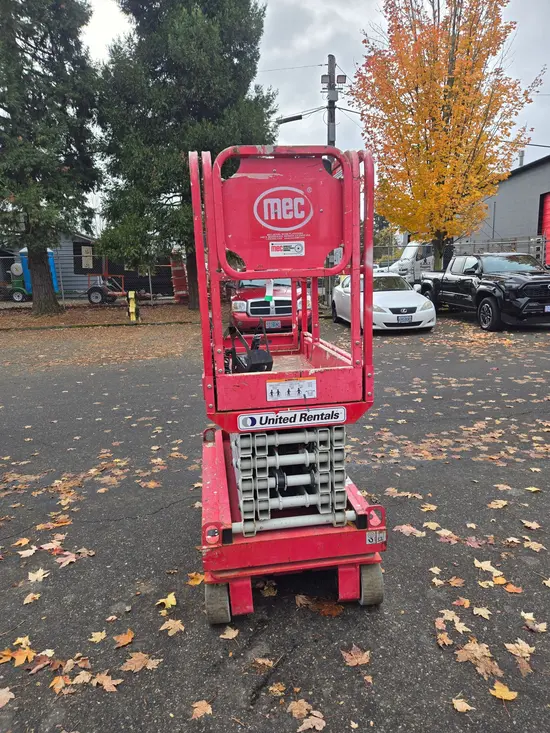 2018 MEC MICRO 19 Scissor Lift