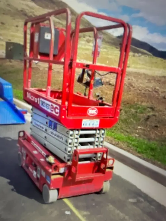2018 MEC MICRO 19 Scissor Lift